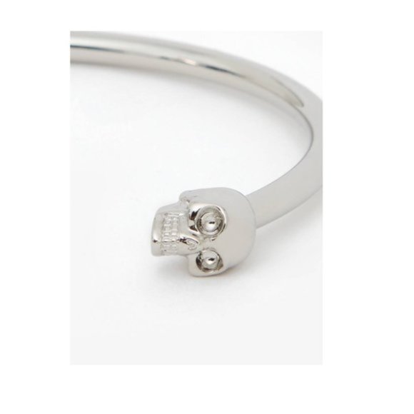 Alexander McQueen: Silver Skull Bracelet. - Picture 6 of 14
